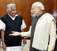 Kerala Chief Minister Oommen Chandy with Prime Minister Narendra Modi (file photo)