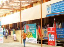 Queue before banks to exchange notes