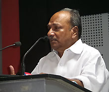 Fomrer Defence Minister A. K. Antony speaking at Kesari Journalist Trust