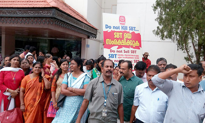 SBT employees protest over transfer of CJM S. Adikesavan in Thiruvananthapuram on Aug. 16 SBT employees protest over transfer of CJM S. Adikesavan in Thiruvananthapuram on Aug. 16